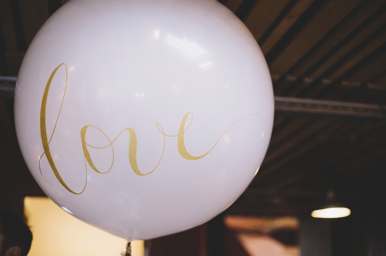 Lovetralala festival mariage Kiss The Bride Bruxelles - ballon calligraphié